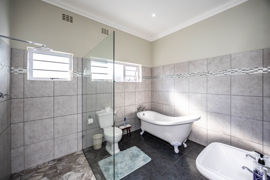 4 Bedroom Property for Sale in Southernwood Eastern Cape
